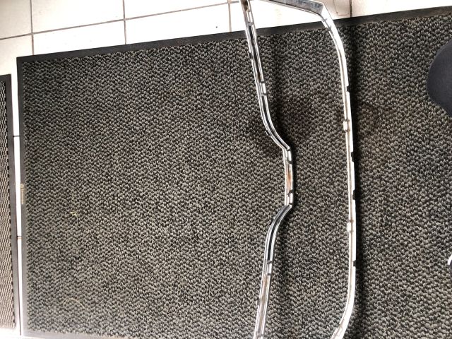 bontott SKODA OCTAVIA III Hűtőrács