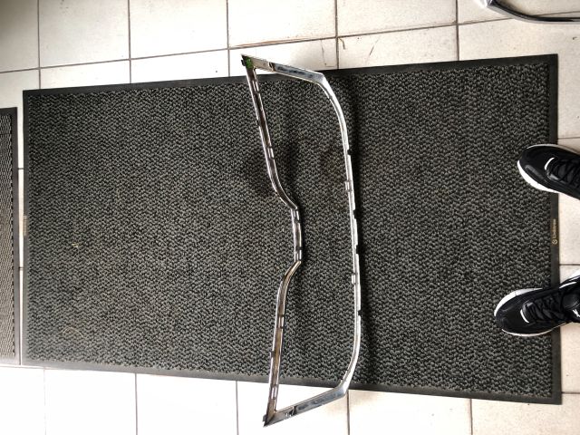 bontott SKODA OCTAVIA III Hűtőrács