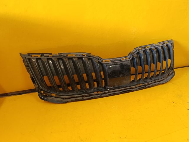 bontott SKODA OCTAVIA III Hűtőrács