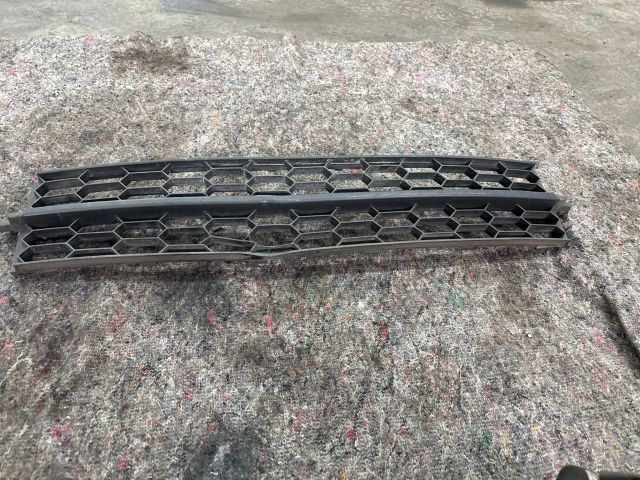 bontott SKODA OCTAVIA III Hűtőrács