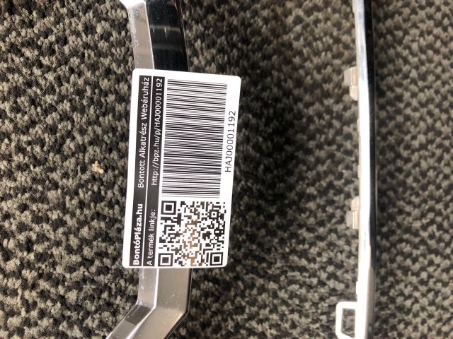 bontott SKODA OCTAVIA III Hűtőrács