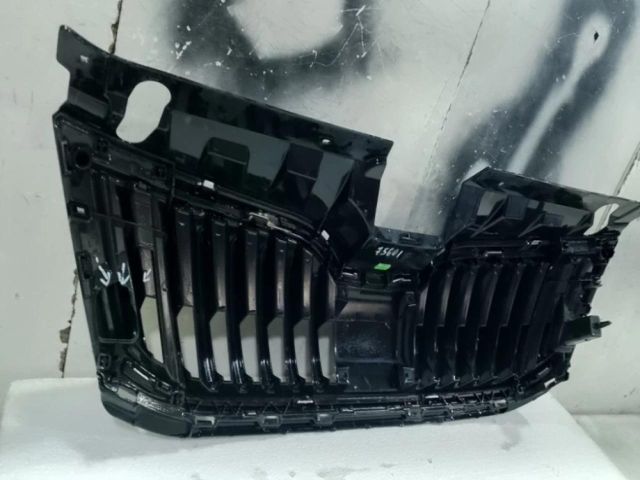 bontott SKODA OCTAVIA III Hűtőrács