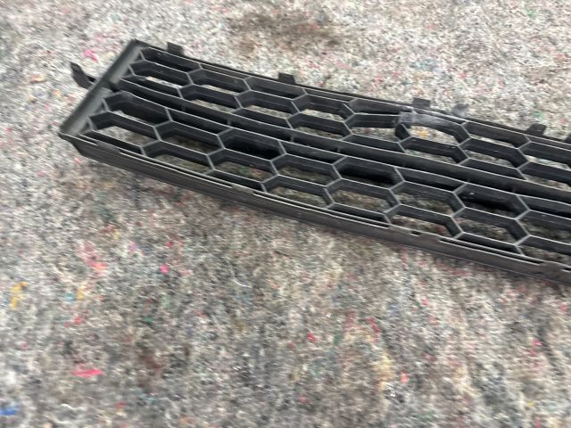 bontott SKODA OCTAVIA III Hűtőrács