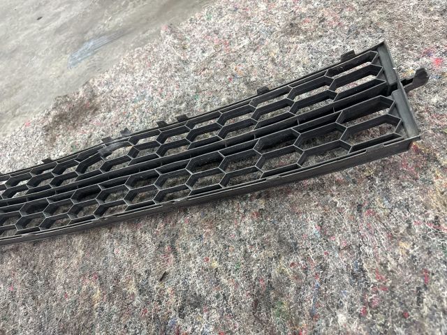bontott SKODA OCTAVIA III Hűtőrács