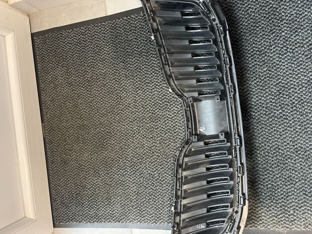 bontott SKODA OCTAVIA III Hűtőrács