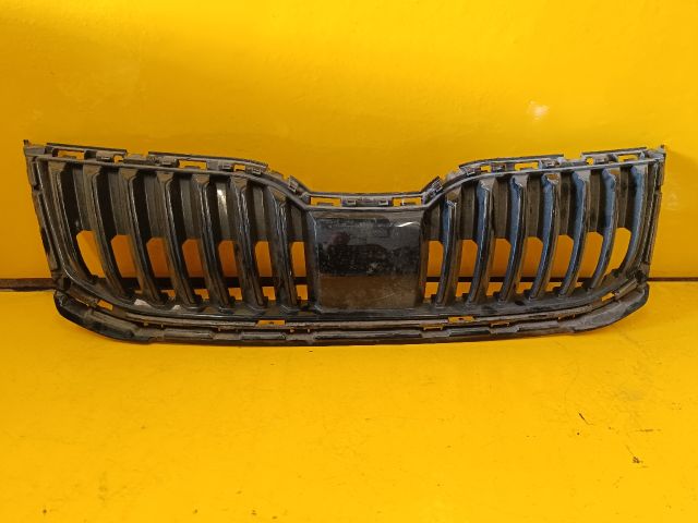 bontott SKODA OCTAVIA III Hűtőrács