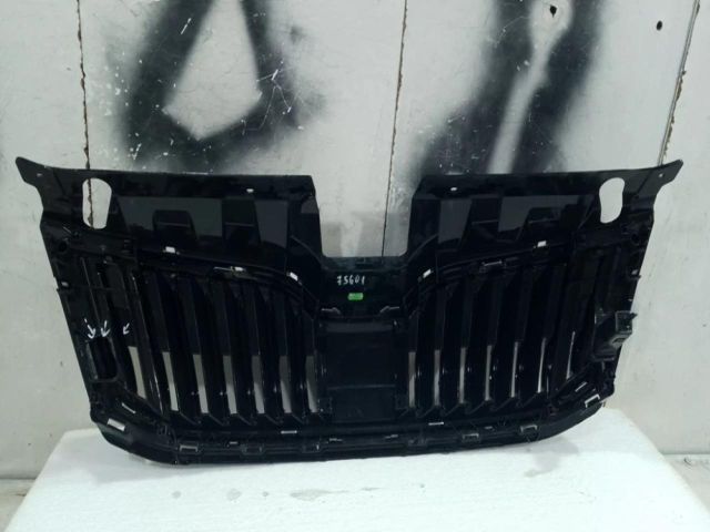 bontott SKODA OCTAVIA III Hűtőrács