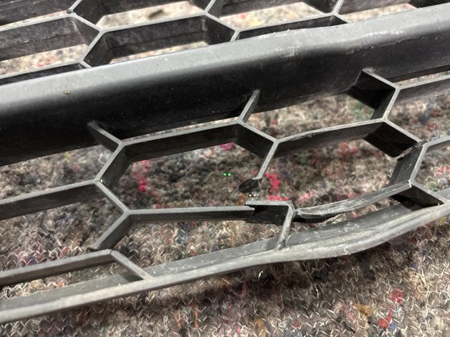 bontott SKODA OCTAVIA III Hűtőrács