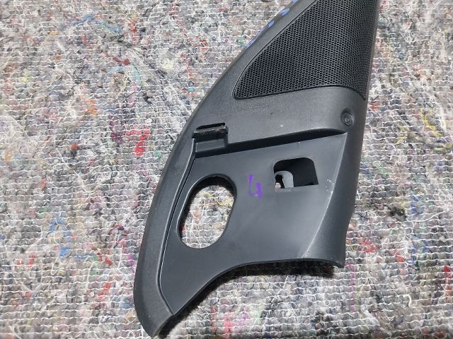 bontott SKODA OCTAVIA III Jobb A Oszlop Hangszóró Burkolat