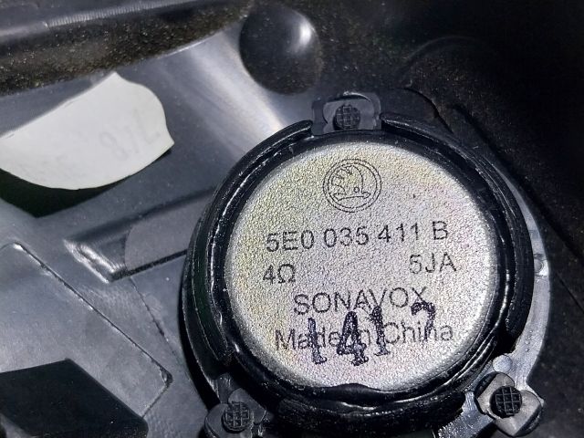 bontott SKODA OCTAVIA III Jobb A Oszlop Hangszóró Burkolat