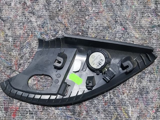 bontott SKODA OCTAVIA III Jobb A Oszlop Hangszóró Burkolat