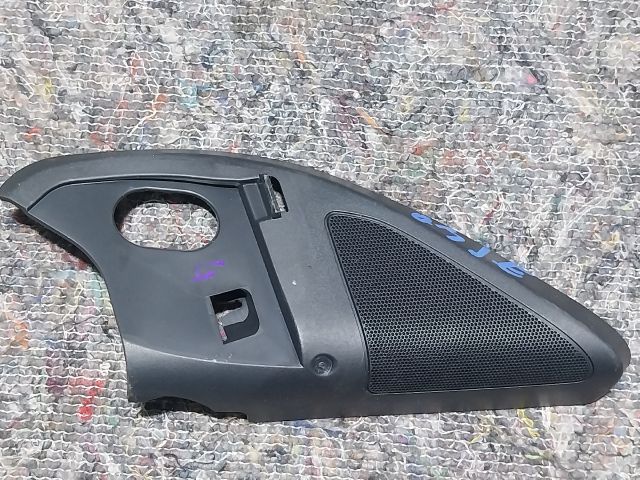 bontott SKODA OCTAVIA III Jobb A Oszlop Hangszóró Burkolat