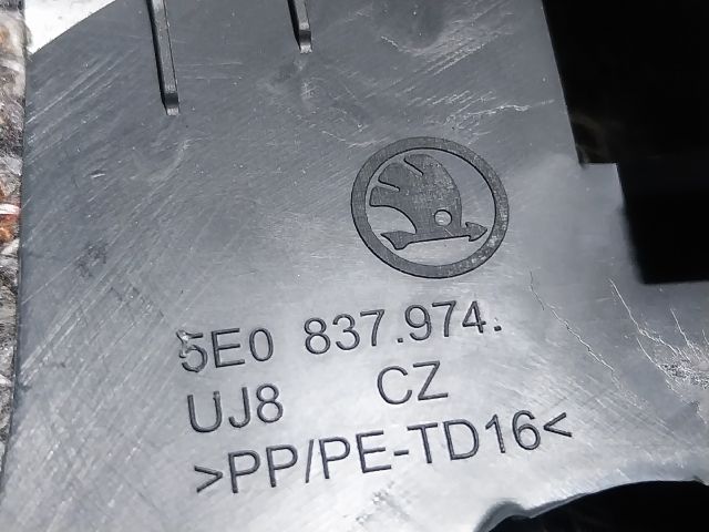 bontott SKODA OCTAVIA III Jobb A Oszlop Hangszóró Burkolat