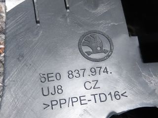 bontott SKODA OCTAVIA III Jobb A Oszlop Hangszóró Burkolat