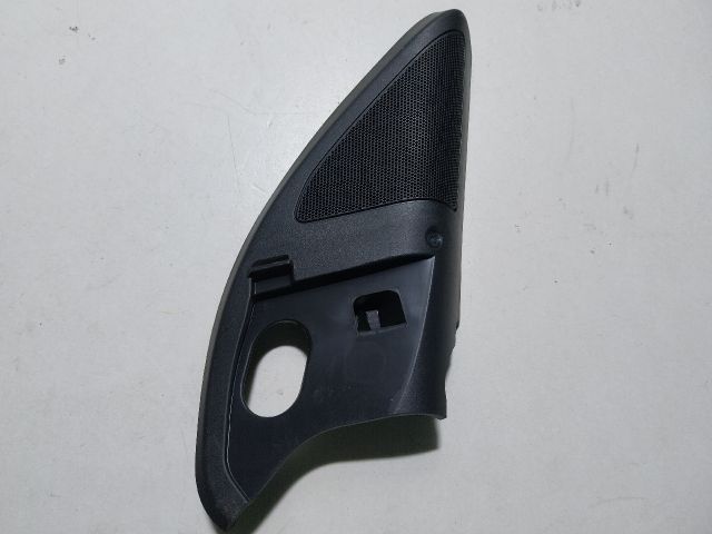 bontott SKODA OCTAVIA III Jobb A Oszlop Hangszóró Burkolat