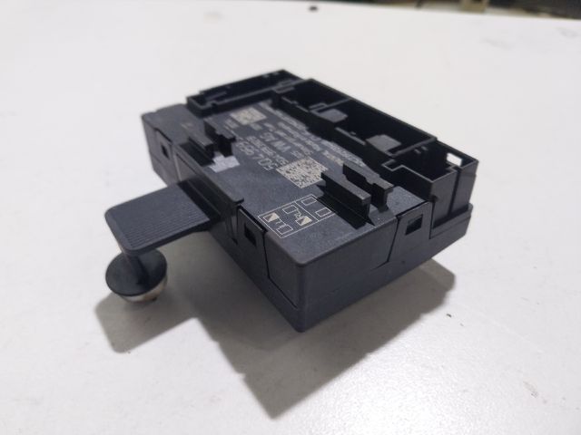 bontott SKODA OCTAVIA III Jobb első Ablakemelő Elektronika