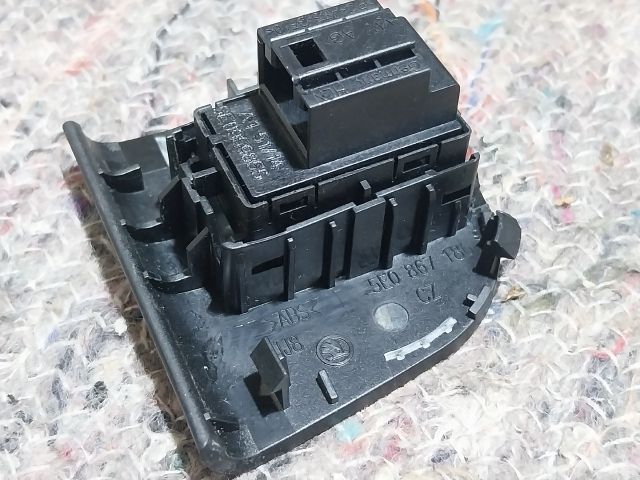 bontott SKODA OCTAVIA III Jobb első Ablakemelő Kapcsoló