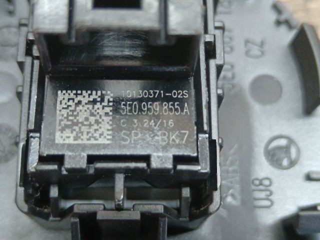 bontott SKODA OCTAVIA III Jobb első Ablakemelő Kapcsoló