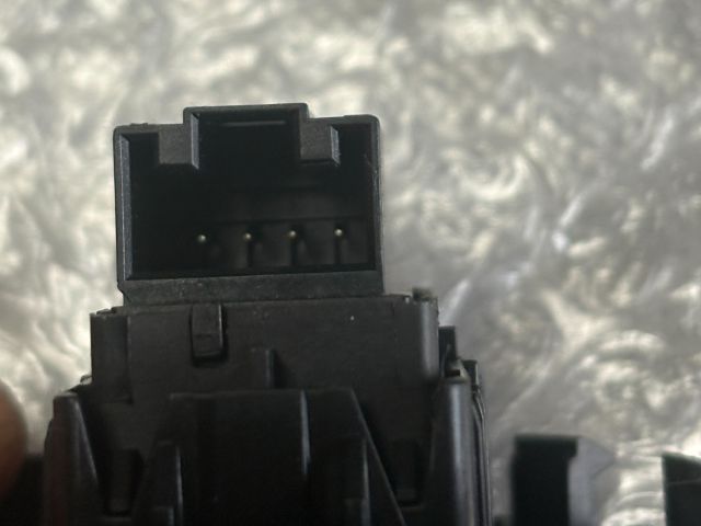 bontott SKODA OCTAVIA III Jobb első Ablakemelő Kapcsoló