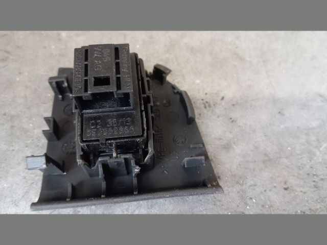 bontott SKODA OCTAVIA III Jobb első Ablakemelő Kapcsoló