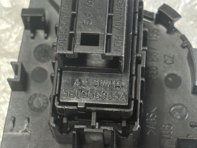 bontott SKODA OCTAVIA III Jobb első Ablakemelő Kapcsoló