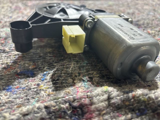 bontott SKODA OCTAVIA III Jobb első Ablakemelő Motor