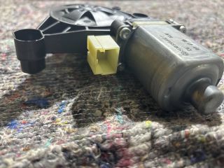 bontott SKODA OCTAVIA III Jobb első Ablakemelő Motor