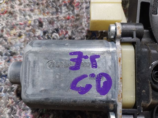 bontott SKODA OCTAVIA III Jobb első Ablakemelő Motor