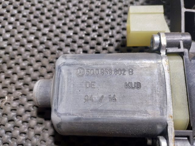 bontott SKODA OCTAVIA III Jobb első Ablakemelő Motor