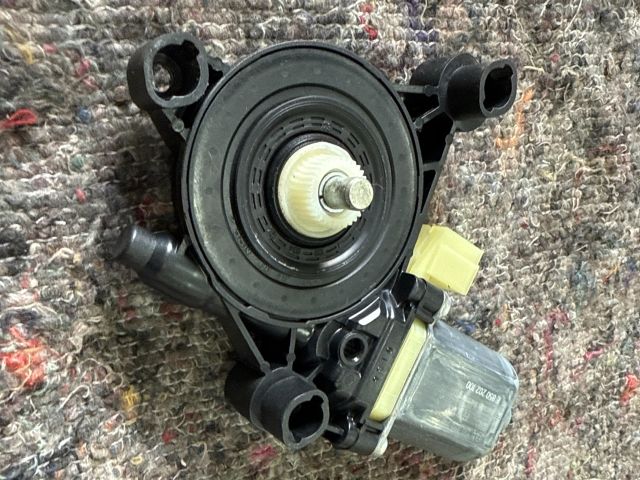 bontott SKODA OCTAVIA III Jobb első Ablakemelő Motor