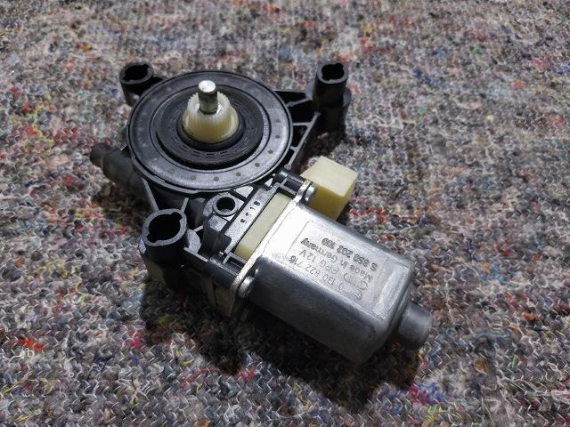 bontott SKODA OCTAVIA III Jobb első Ablakemelő Motor