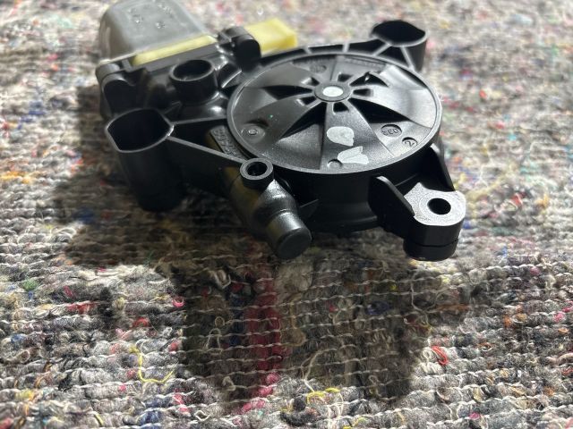 bontott SKODA OCTAVIA III Jobb első Ablakemelő Motor