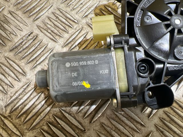 bontott SKODA OCTAVIA III Jobb első Ablakemelő Motor