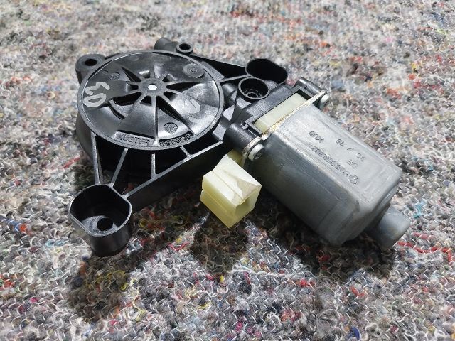 bontott SKODA OCTAVIA III Jobb első Ablakemelő Motor