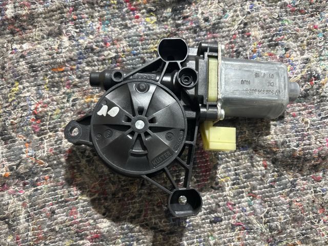 bontott SKODA OCTAVIA III Jobb első Ablakemelő Motor