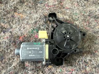 bontott SKODA OCTAVIA III Jobb első Ablakemelő Motor