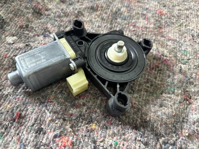 bontott SKODA OCTAVIA III Jobb első Ablakemelő Motor