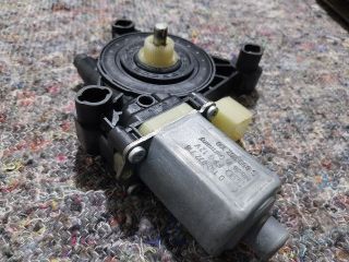 bontott SKODA OCTAVIA III Jobb első Ablakemelő Motor