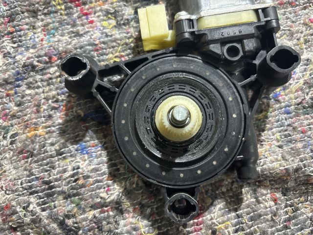 bontott SKODA OCTAVIA III Jobb első Ablakemelő Motor