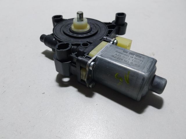 bontott SKODA OCTAVIA III Jobb első Ablakemelő Motor