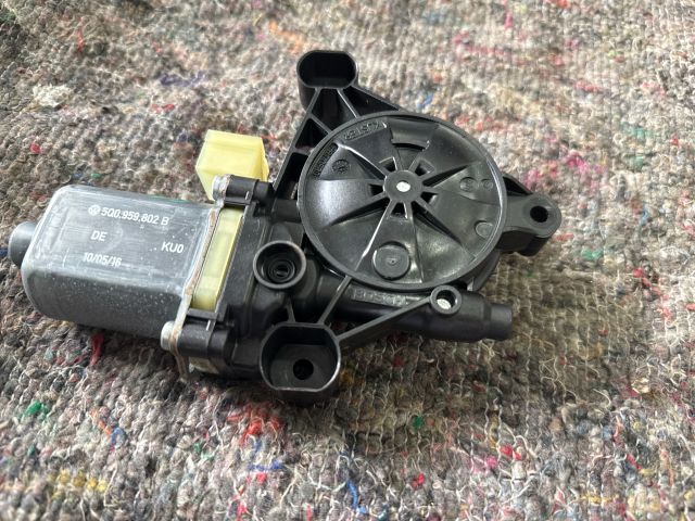 bontott SKODA OCTAVIA III Jobb első Ablakemelő Motor