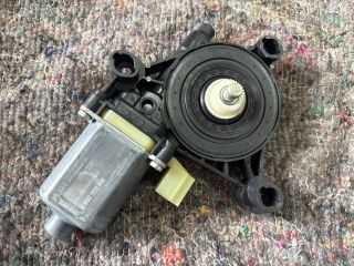 bontott SKODA OCTAVIA III Jobb első Ablakemelő Motor