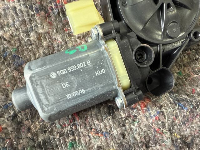 bontott SKODA OCTAVIA III Jobb első Ablakemelő Motor