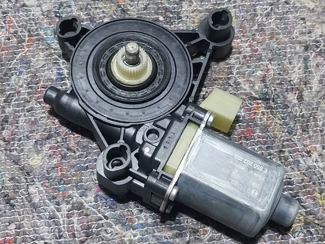 bontott SKODA OCTAVIA III Jobb első Ablakemelő Szerkezet (Elektromos)