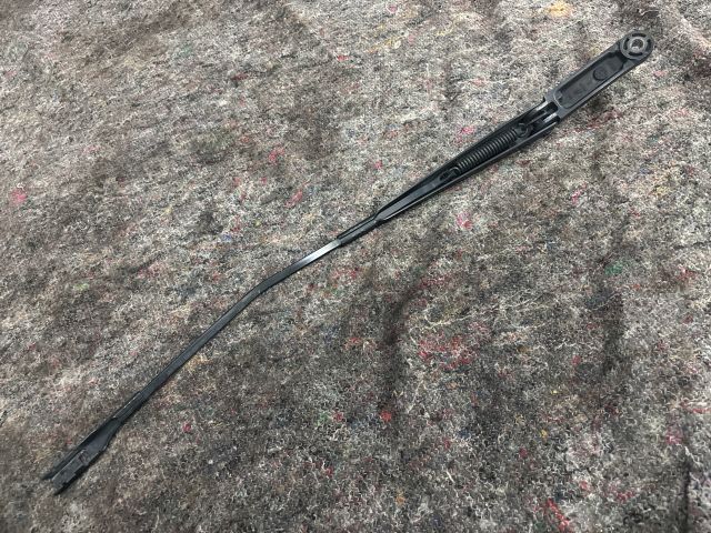 bontott SKODA OCTAVIA III Jobb első Ablaktörlő Kar