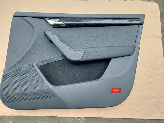 bontott SKODA OCTAVIA III Jobb első Ajtó Kárpit