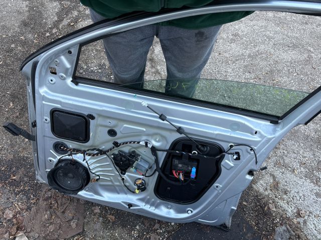 bontott SKODA OCTAVIA III Jobb első Ajtó (Részeivel)