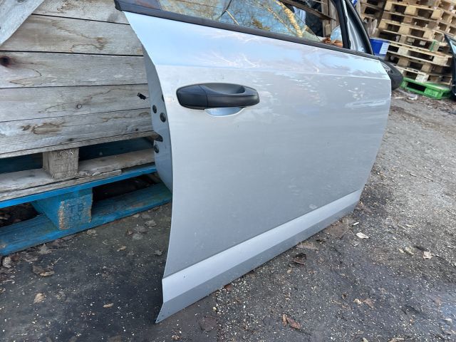 bontott SKODA OCTAVIA III Jobb első Ajtó (Részeivel)