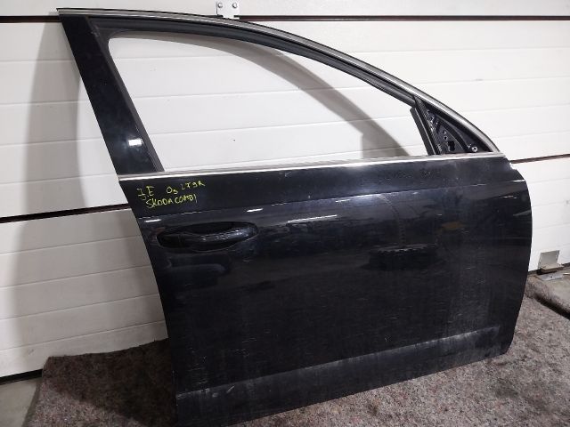 bontott SKODA OCTAVIA III Jobb első Ajtó (Részeivel)