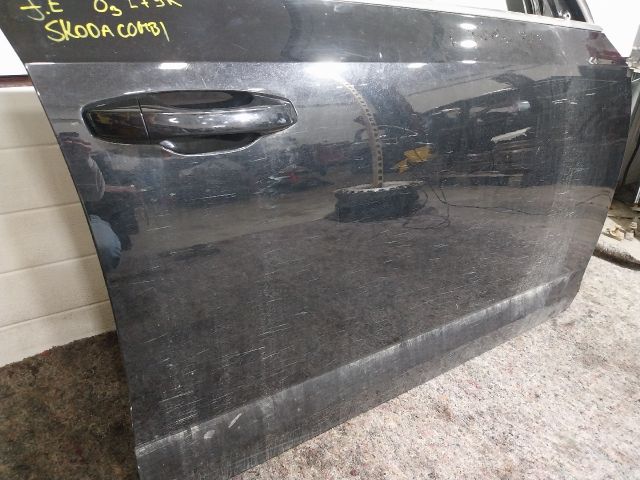 bontott SKODA OCTAVIA III Jobb első Ajtó (Részeivel)